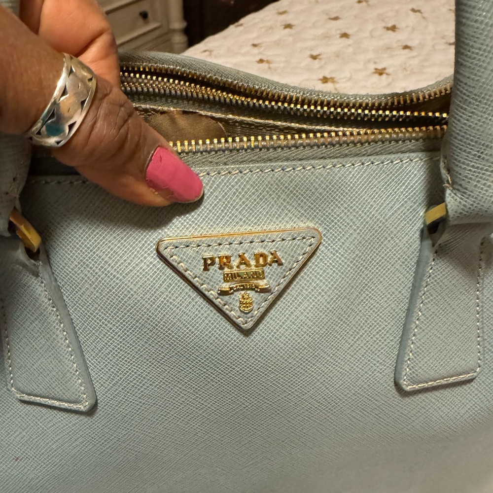 Beautiful Preloved Prada. Minimal Use. Clean Insi… - image 8